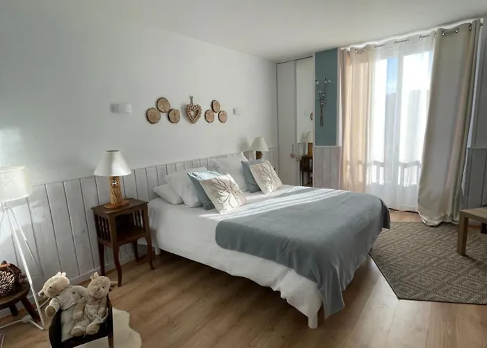 Отель Nuit Paisible Au Col De Neronne