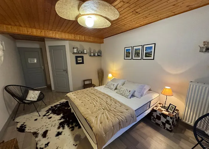 Отель Nuit Paisible Au Col De Neronne