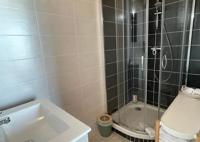 Отель Nuit Paisible Au Col De Neronne Le Falgoux